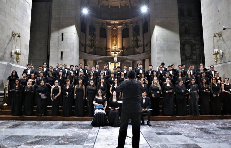 Ofrece Coro Polifónico concierto en la Catedral de Toluca