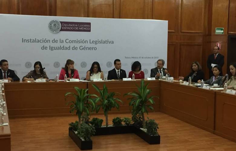 Aquí andan instalando la comisión legislativa de equidad de género...