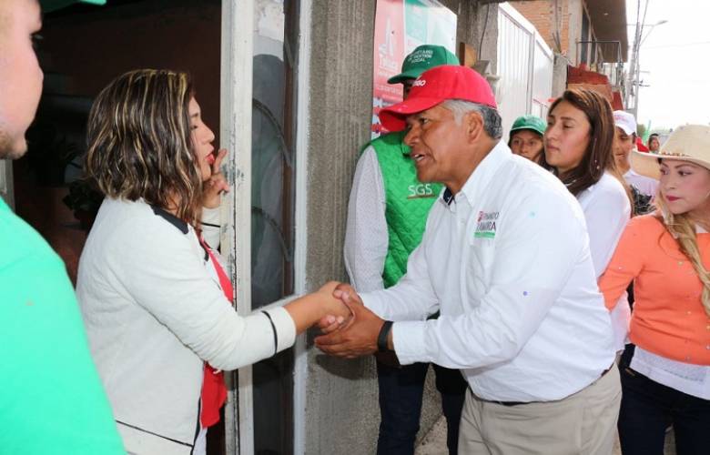 Ofrece Fernando Zamora becas a jóvenes de preparatoria