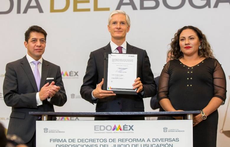 Firma Alfredo del Mazo decretos en materia de seguridad patrimonial y cuidado del medio ambiente