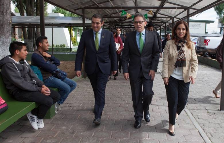 Barrera Baca promoverá que más  profesores realicen estancias en el extranjero