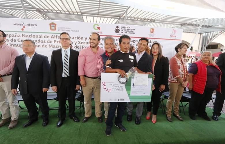 Avanza Toluca  en combate al rezago educativo