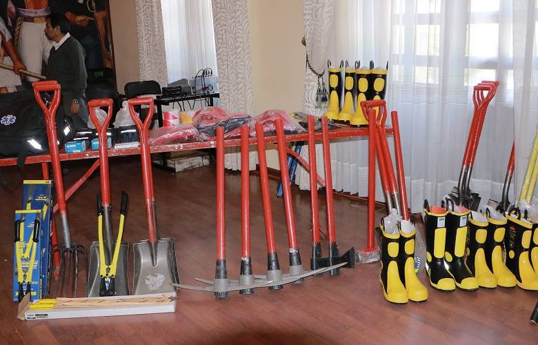 Entregan equipamiento a personal de protección civil de Zinacantepec