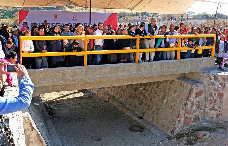 Entrega fernando zamora puente en santiago tlacotepec