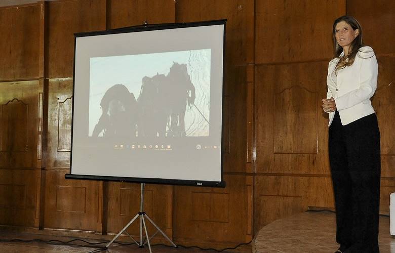 Motiva karla wheelock a empresarios y a funcionarios para lograr sus metas