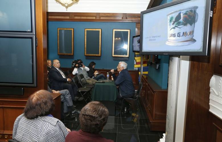Exhibe UAEM tazas de barbero del siglo pasado