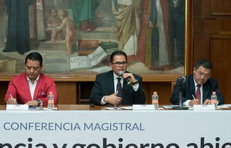 Imparten en la legislatura estatal, la conferencia transparencia y gobierno abierto