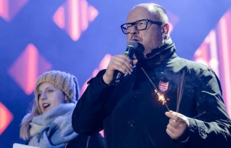 Muere alcalde polaco tras ser apuñalado en acto público