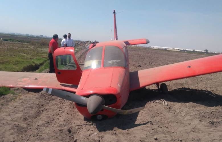 Aterriza de emergencia avioneta cerca de aeropuerto de Toluca