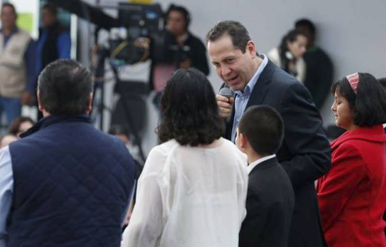 Anuncia eruviel ávila becas para que alumnos de prepa y universidad enseñen inglés y computación en primarias públicas