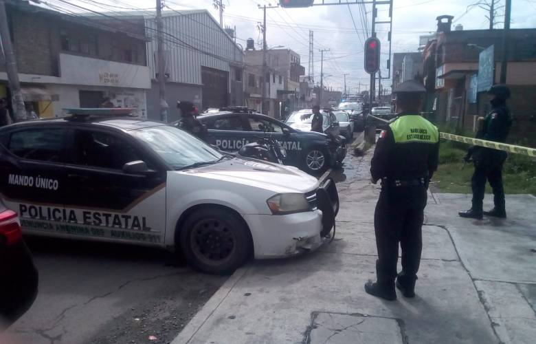 Vuelca intento de robo  a una unidad en San Loranzo Tepaltitlán