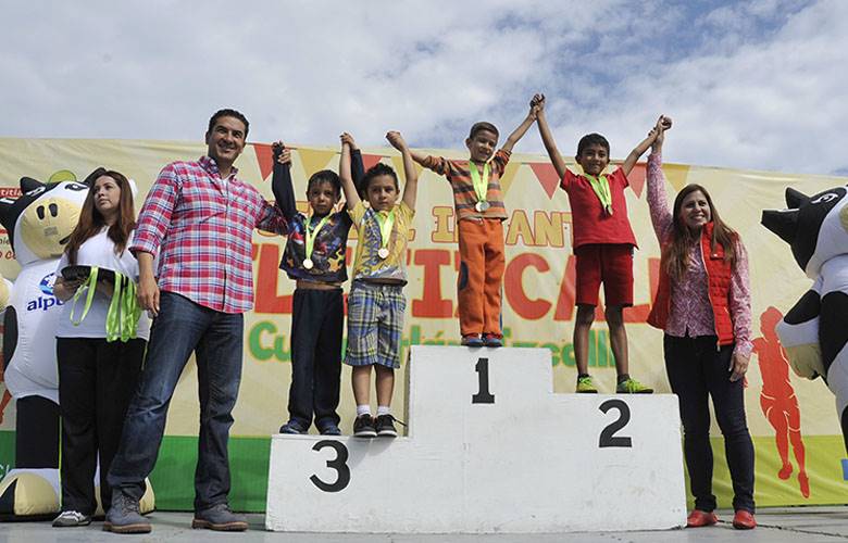 Con atletIzcalli, promueven deporte entre comunidad infantil
