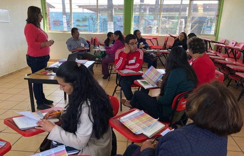 Más de cinco mil maestros utilizan receso de clases para su capacitación