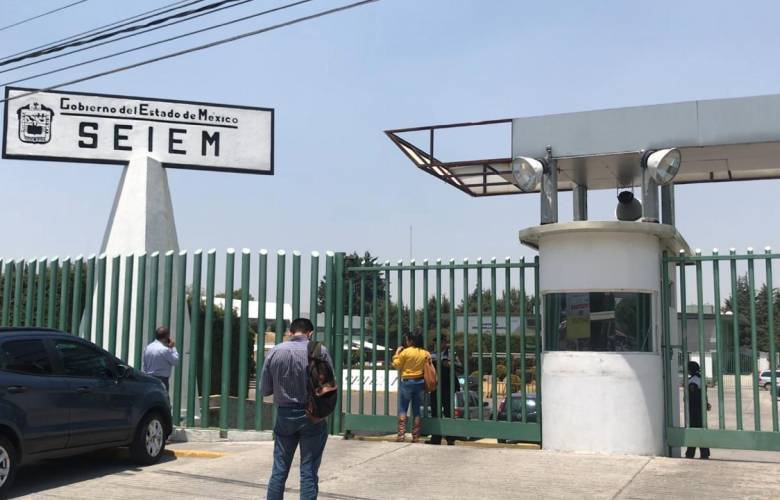Causan destrozos normalistas de Tenería en SEIEM 