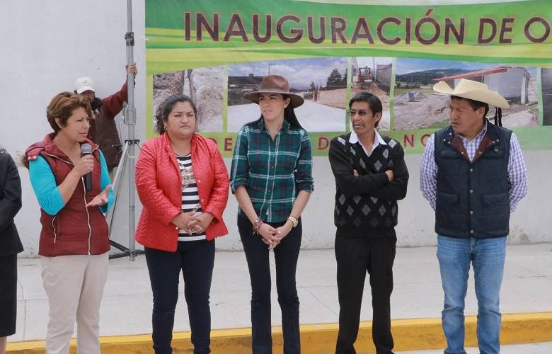 Zinacantepec cumple con obra en las comunidades