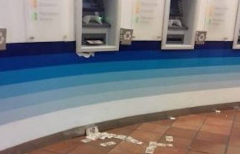 Lluvia de Dinero en cajero automático de Guanajuato