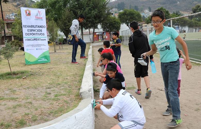 Realizan en Toluca mantenimiento y rehabilitación de espacios deportivos