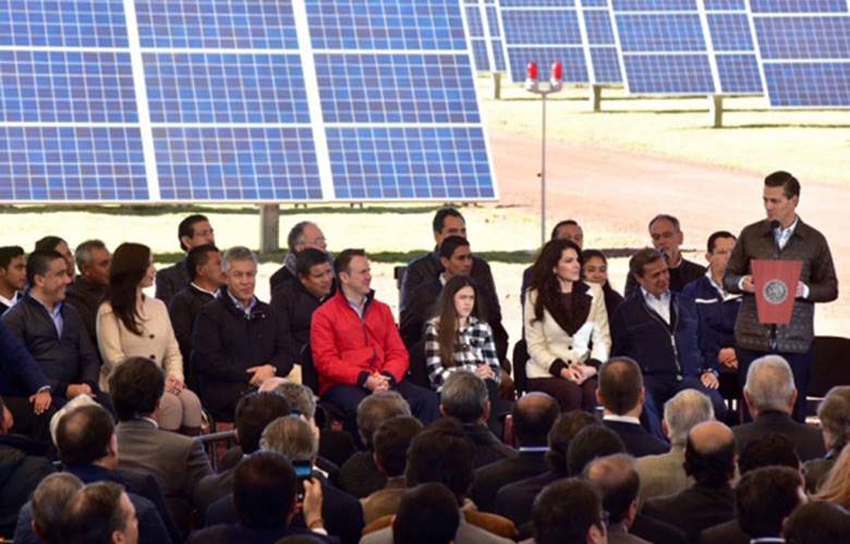 Asisten diputados a inauguración de fábrica de PANeles solares y primera etapa de central solar fotovoltaica, que encabezaron epn y EAV
