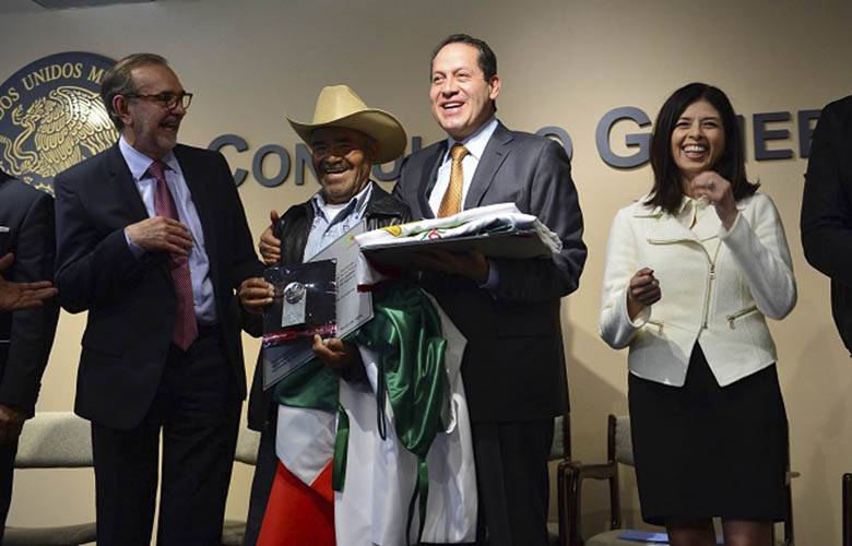 Apoyará EDOMEX con un millón de dólares para que migrantes mexicanos residentes en eeuu obtengan su ciudadanía: eruviel ávila