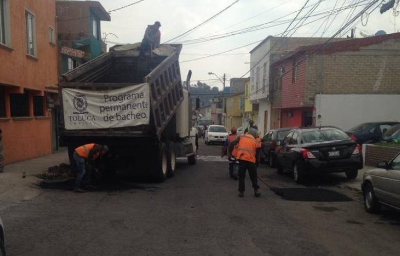 Trabajos permanentes en Toluca en materia de bacheo