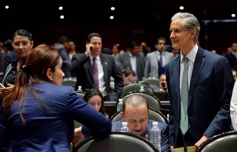 Alfredo del mazo vota a favor de una mayor protección para las mujeres víctimas de violencia
