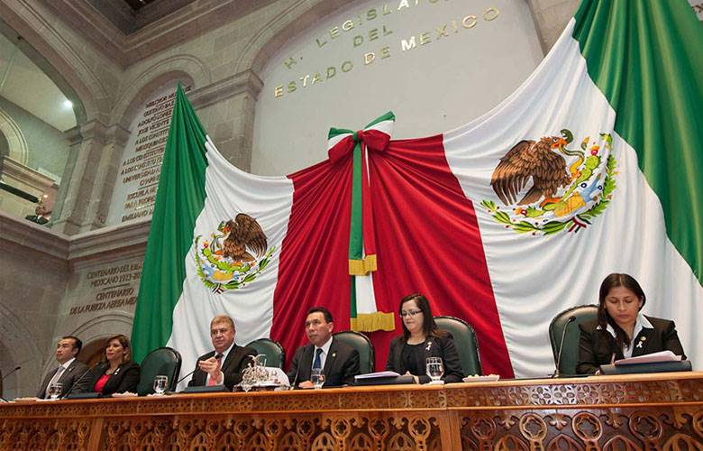Inicia la glosa del cuarto informe con la presencia de jose manzur en el pleno legislativo.