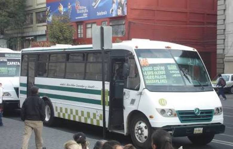 Protestan transportistas urbanos en el valle de Toluca 