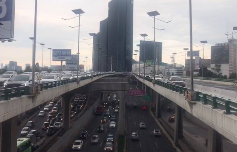 Agilizan tránsito en viaducto elevado con un carril expréss 
