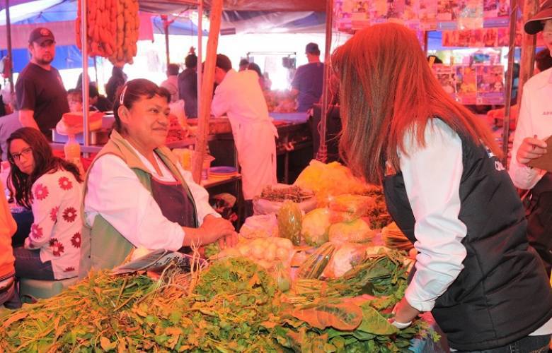 Apoyar al comercio informal: Elisa Quijada
