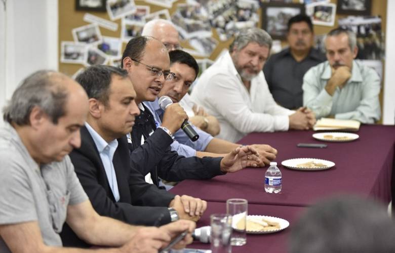 Poda de árboles para iluminar calles de Naucalpan