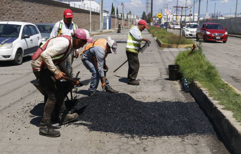 Siguen bacheando en Toluca
