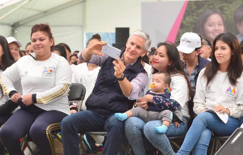 Brindan apoyo a madres de familia menores de 20 años  
