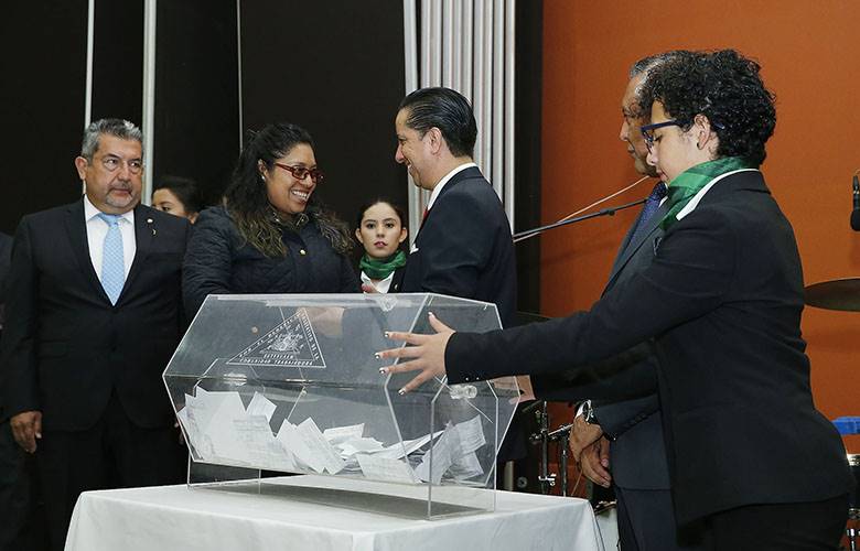 Reconoce jorge olvera labor de madres en engrandecimiento de UAEM