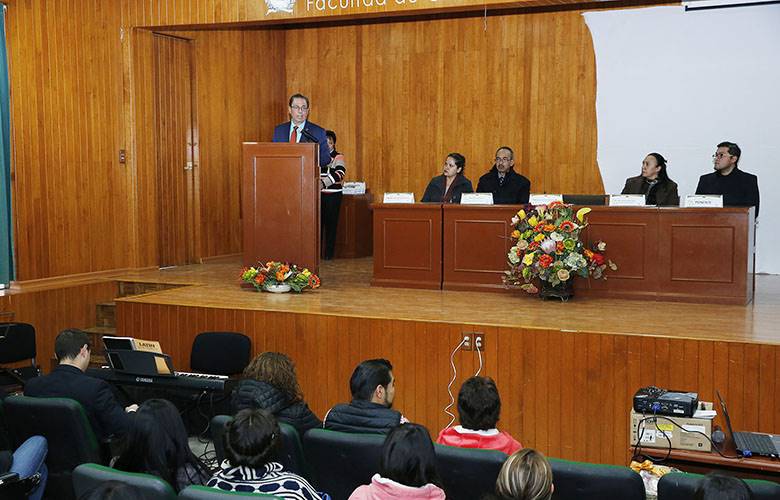 Organizó claudia díaz festejo a niños de texcaltitlán, con entrega de juguetes