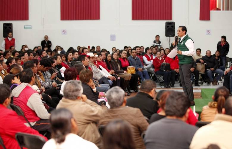Colaboran empleados administrativos en jornadas de mantenimiento urbano