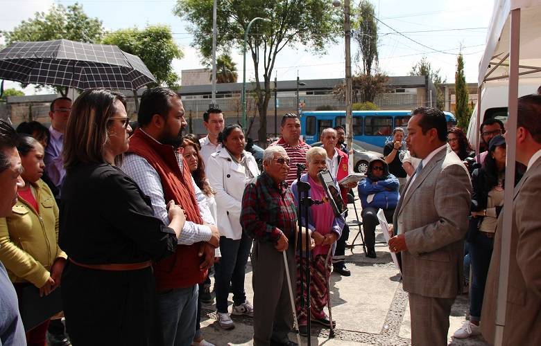Acerca Toluca trámites del Registro Civil a Cacalomacán