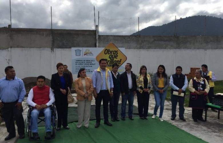 Dio banderazo de inicio de 3 obras de pavimentación y término