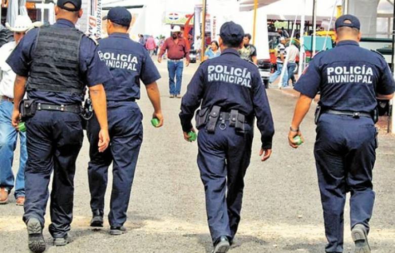 Policías municipales consignan demandas contra alcalde en Atenco 