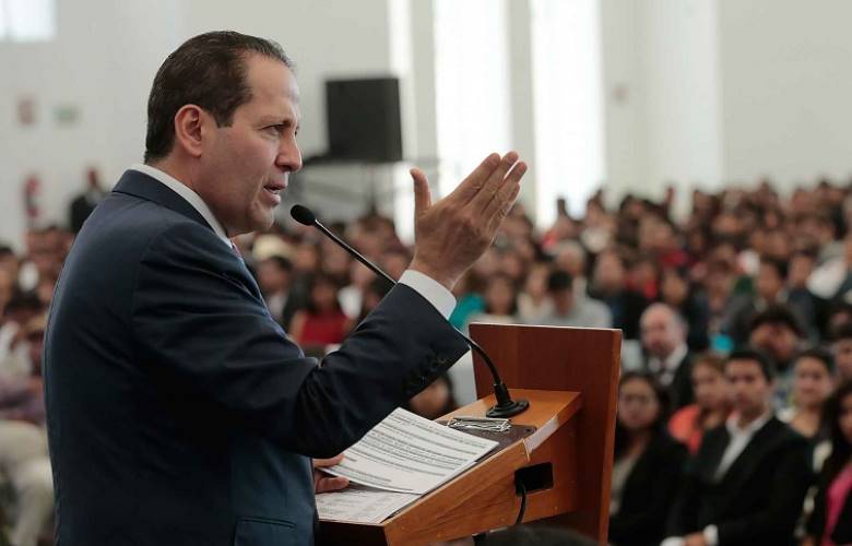 Reconoce Eruviel Ávila a maestros que participan en exámenes para plazas magisteriales y horas clase