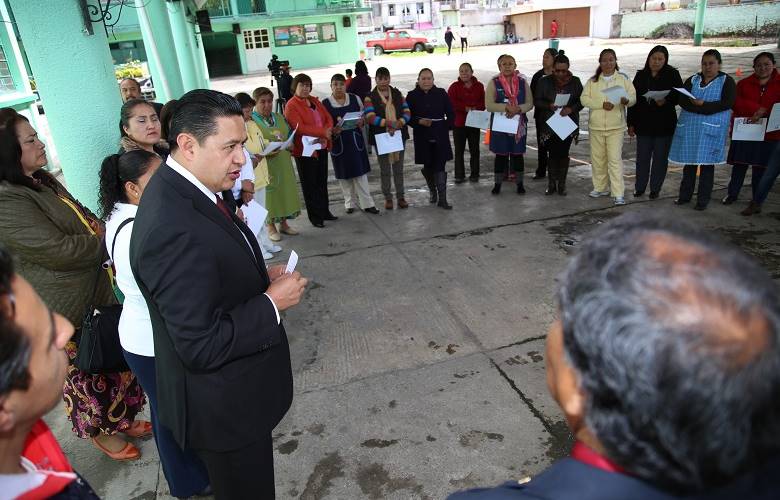 Se reunió abraham saroné con maestros en sus escuelas