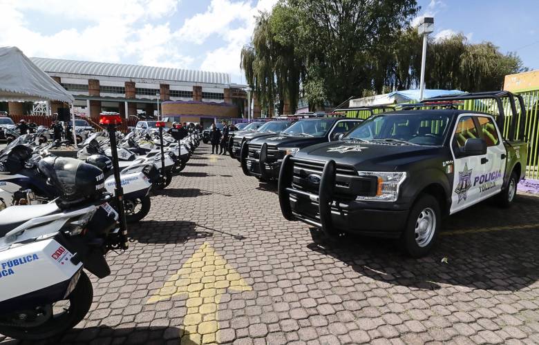 Dan banderazo a 38 nuevas unidades de seguridad en Toluca