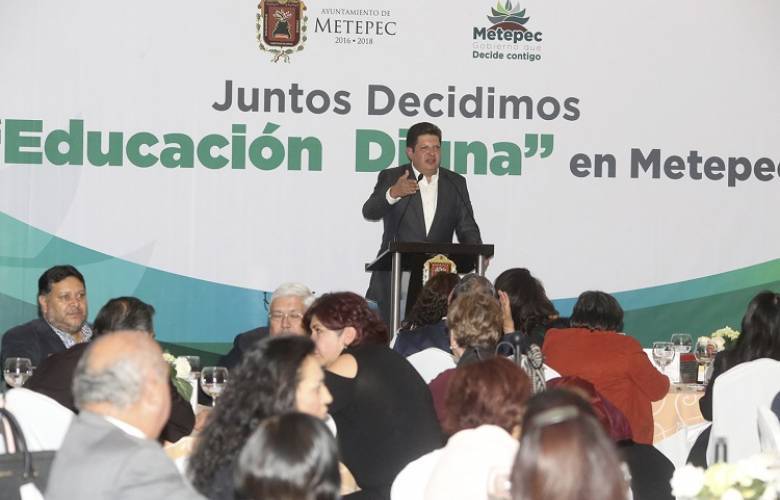En dos años el mayor número de apoyos para educación en Metepec