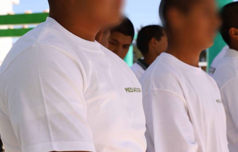Capacitan a convictos como mediadores