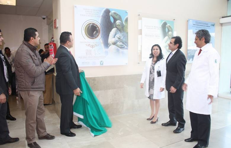Imss devela placa por premio a la competittividad 2016