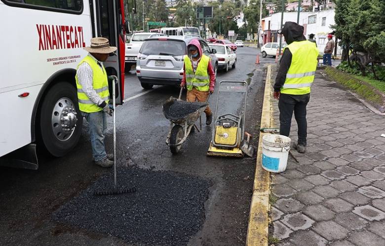 Continúa bacheo del Centro Histórico