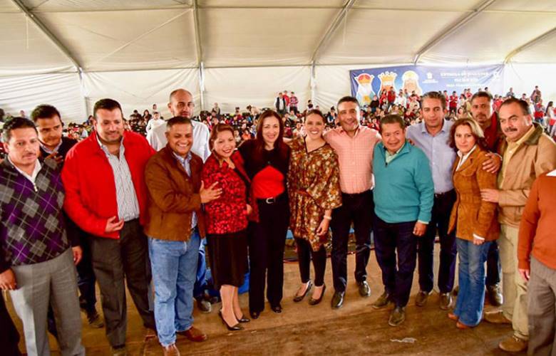 Festejan alfredo torres y cruz roa a la niñez de 15 municipios sureños por día de reyes