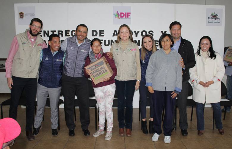    Entregan en Metepec apoyos para Adultos Mayores y Familias Vulnerables