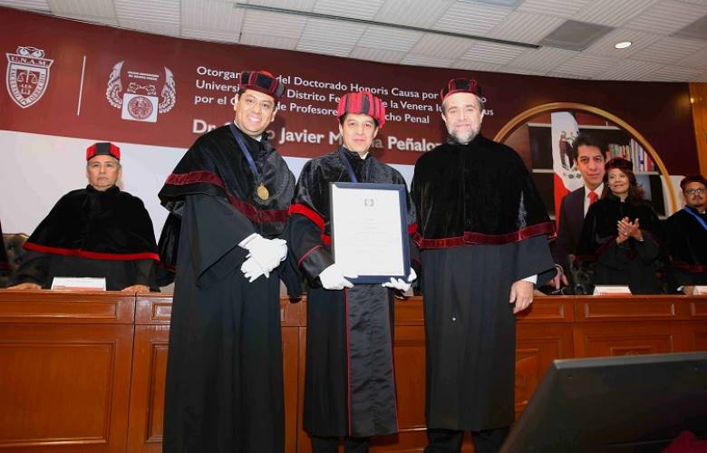 Sergio Medina Peñaloza recibe doctorado honoris causa