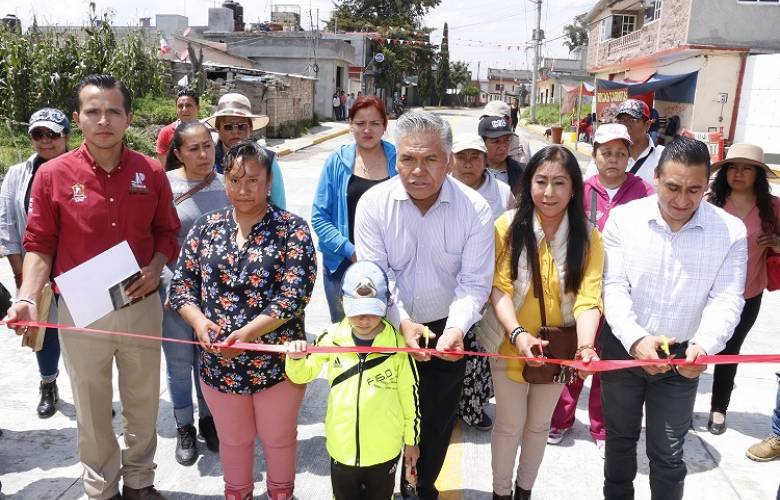 Celebran vecinos de San Mateo Otzacatipan pavimentación y repavimentación en más de 2 mil 800 metros cuadrados de vialidades