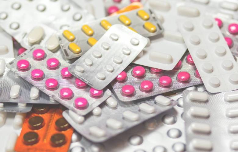 Varias farmacéuticas compiten para crear pastilla contra COVID-19